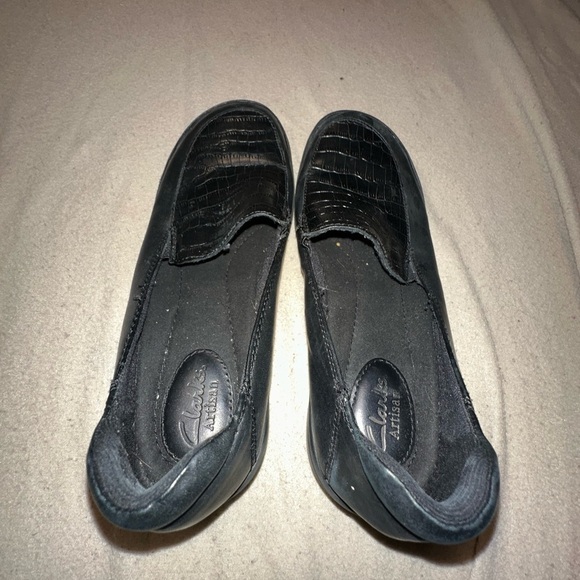 Clarks Artisan black slip on leather shoes - size 7 - Picture 3 of 3